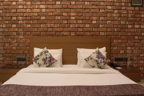 Deluxe Room - View 4