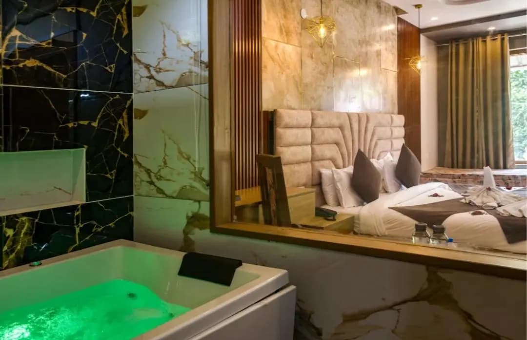 Luxury Room with Jacuzzi - View 1