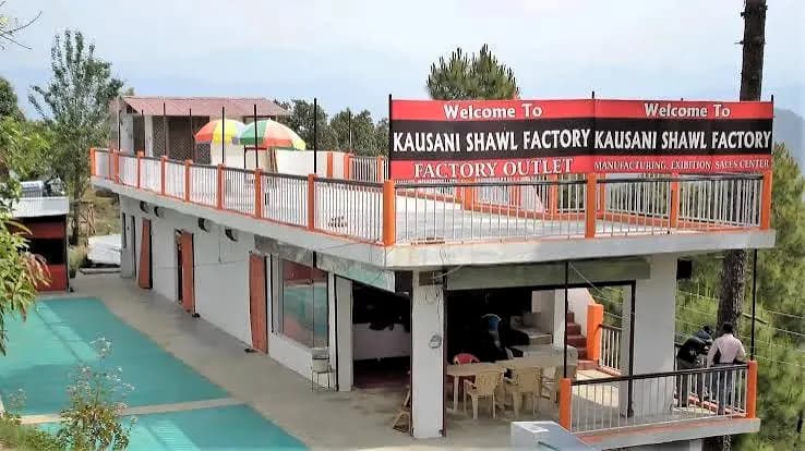 Ranikhet Shawl Factory - Tourist Attraction in Kausani - Gola Holidays