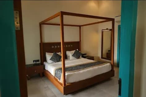 Royal Suite with Jacuzzi - View 2