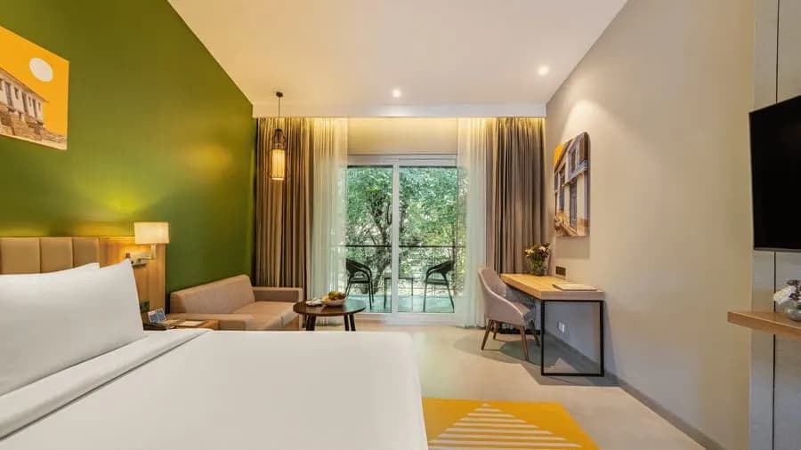 Deluxe King Room with Balcony - View 1