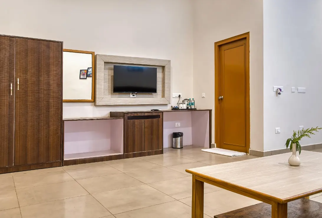 Luxury Room - View 2