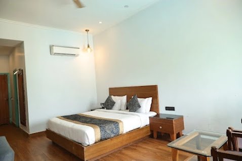Deluxe Room - View 10