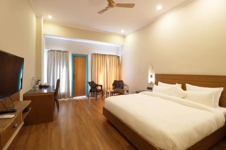 Duplex Room - View 9