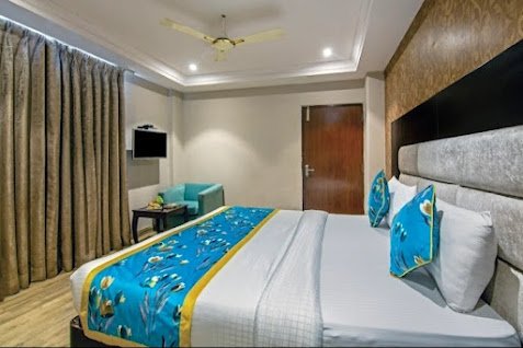 Royal Suite with Bathtub - View 4