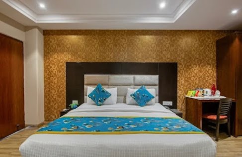 Royal Suite with Bathtub - View 5