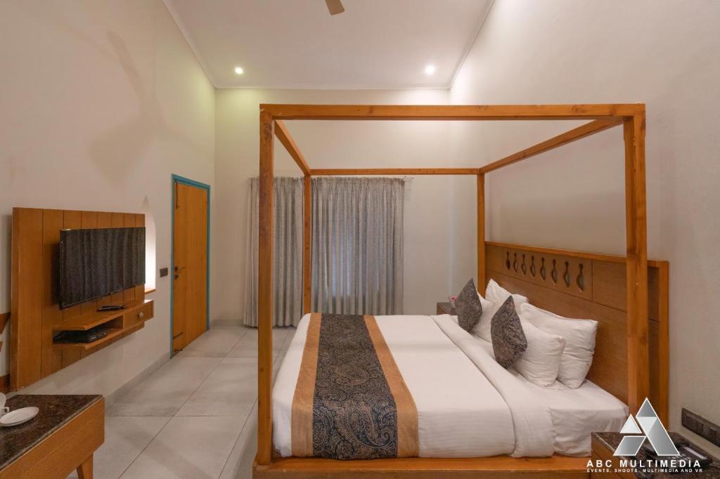 Royal Suite with Bathtub - View 1