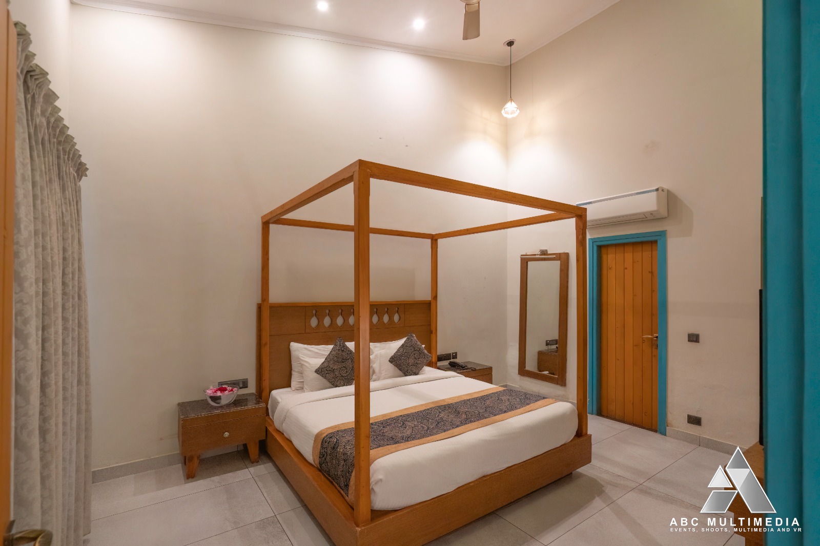 Royal Suite with Bathtub - View 2