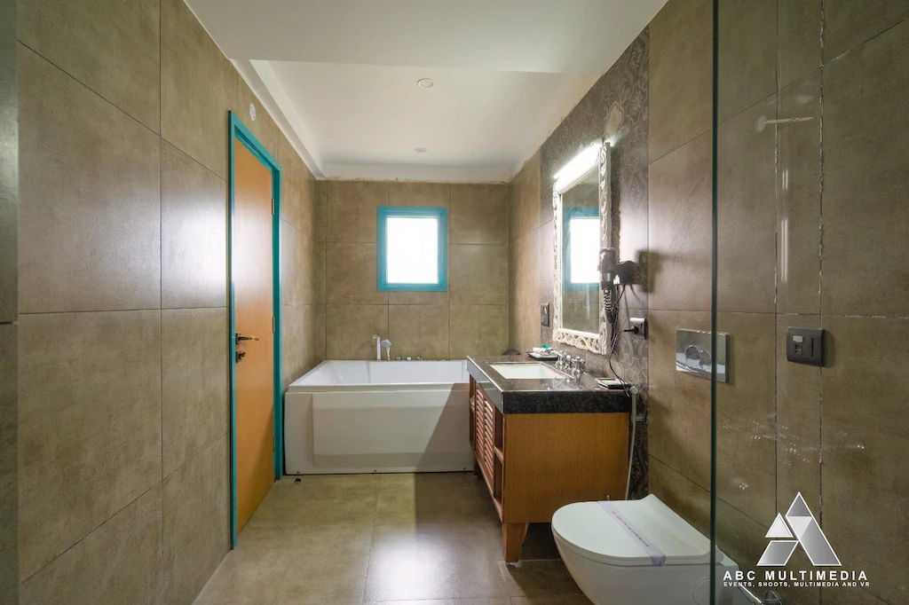 Royal Suite with Bathtub - View 4