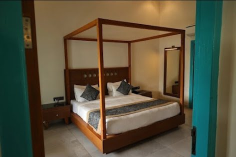 Royal Suite with Jacuzzi - View 2
