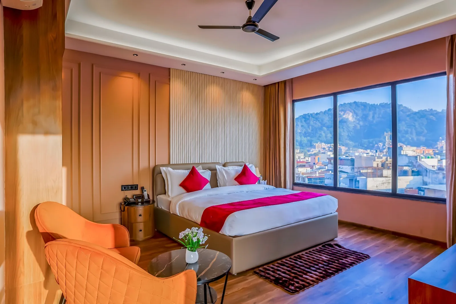 Luxury Suite with Ganga View - View 2