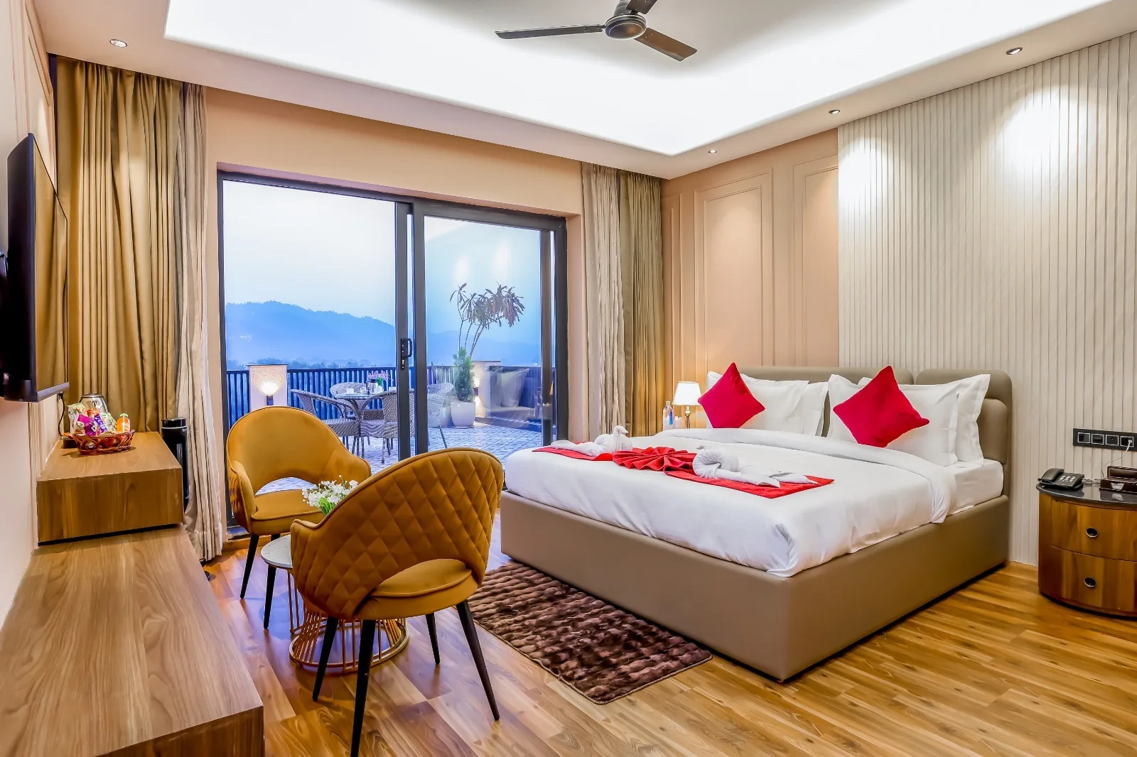 Luxury Suite with Ganga View - View 3