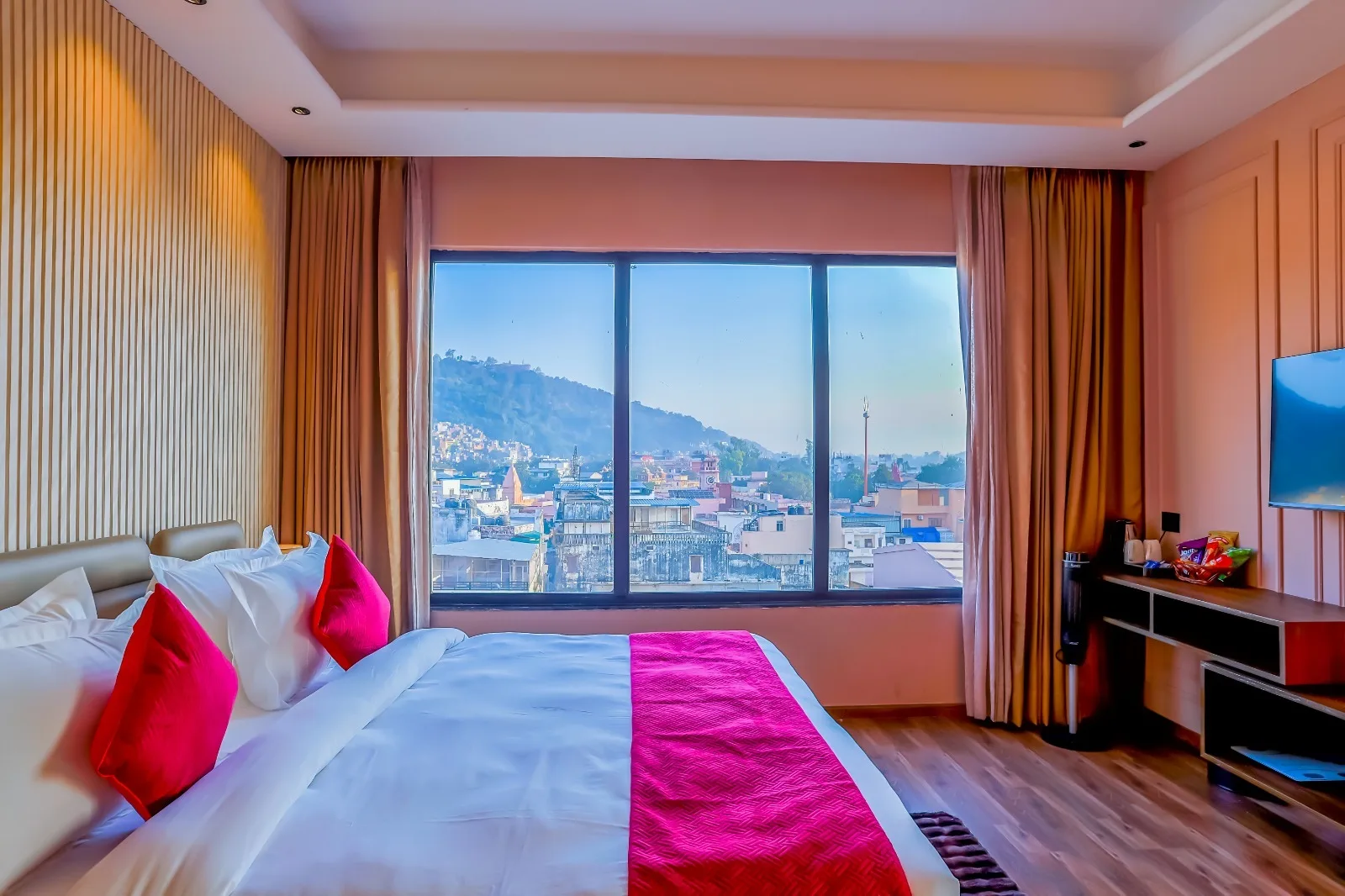 Luxury Suite with Ganga View - View 4