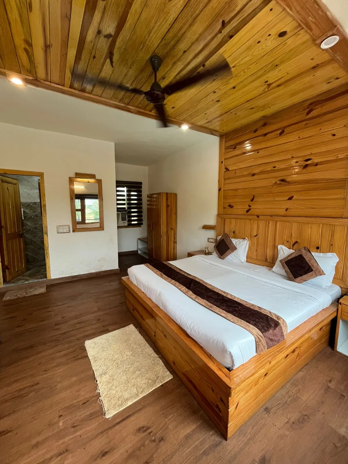 Deluxe Room - View 3