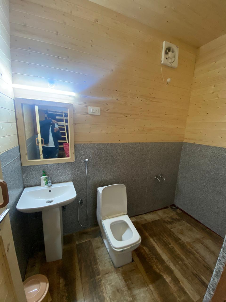 Family Huts (Quad Occupancy) - View 7