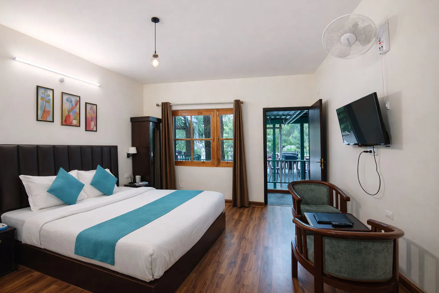 Elegant Room With Balcony - View 2