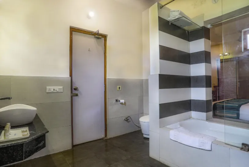 Poolview Suite - View 4
