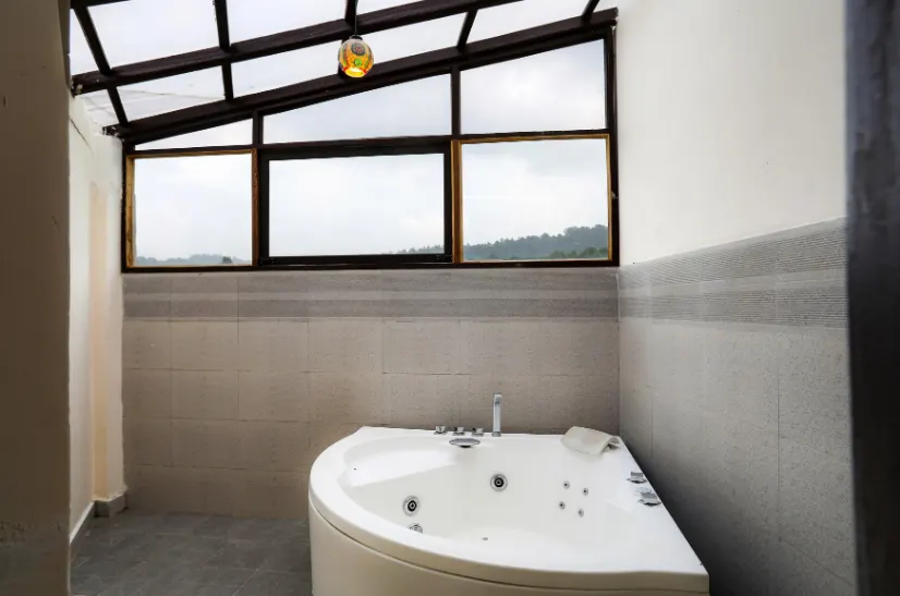 Whirlpool Suite - View 5