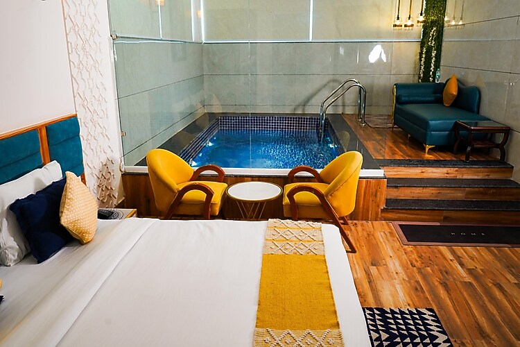 Plunge Pool Rooms - View 4
