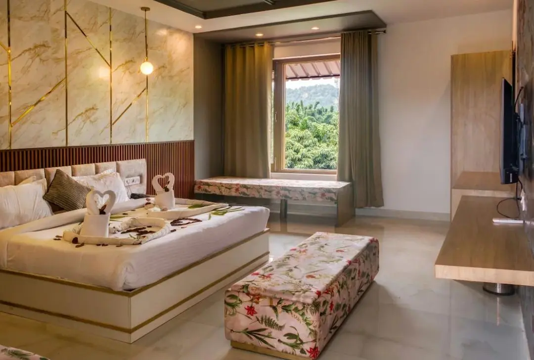 Luxury Room with Jacuzzi - View 3