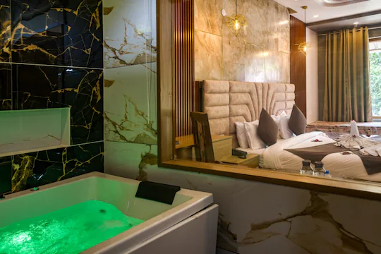 Luxury Room With Jacuzzi - View 5