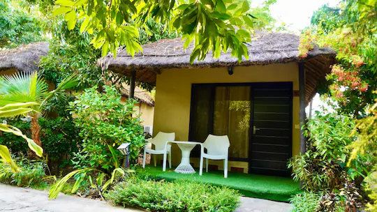 Premium Hut Cottage - View 3