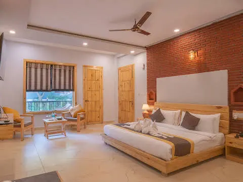 Garden Access Room with Lawn View - View 1