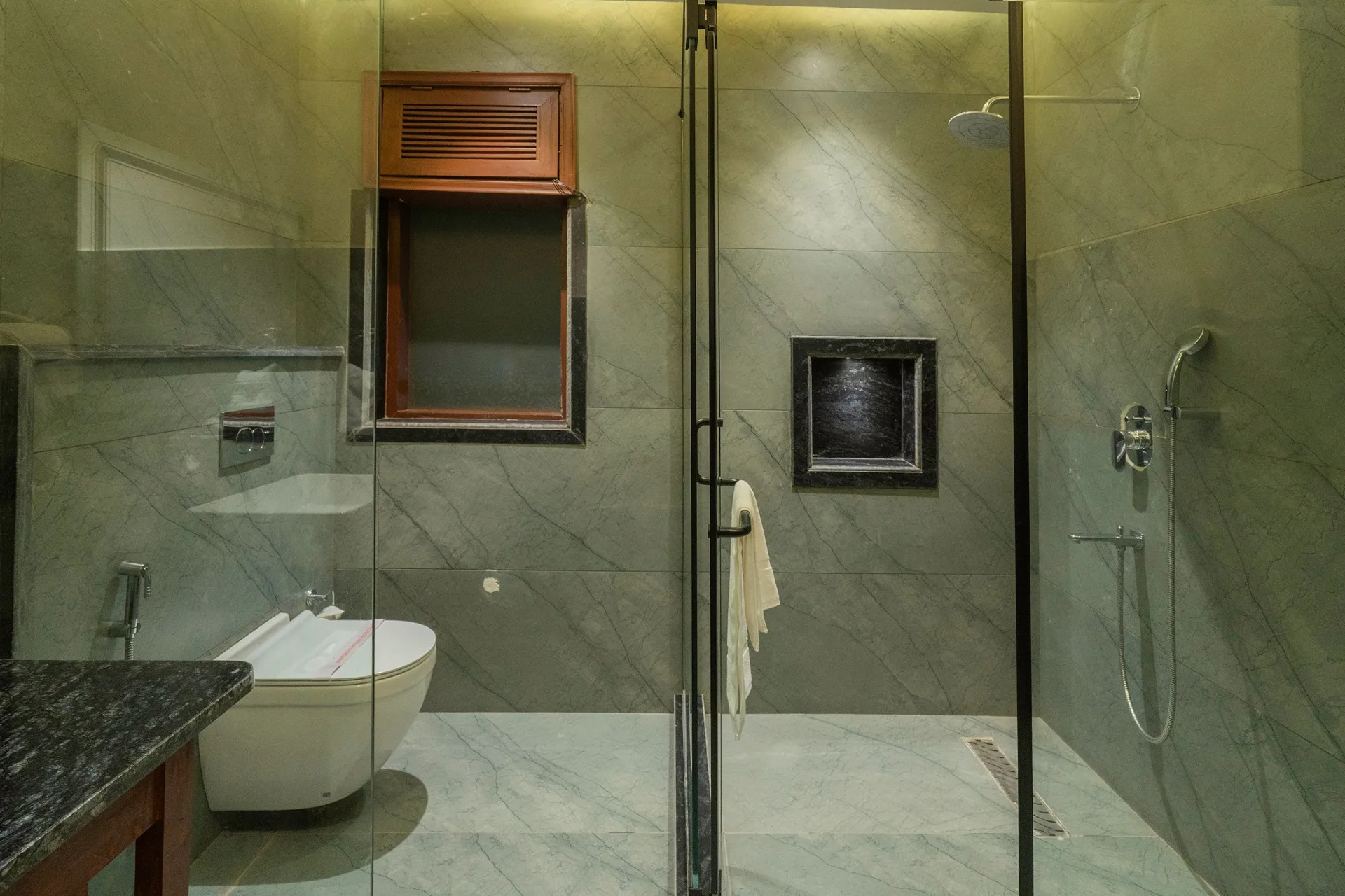 Deluxe Luxury Room - View 3