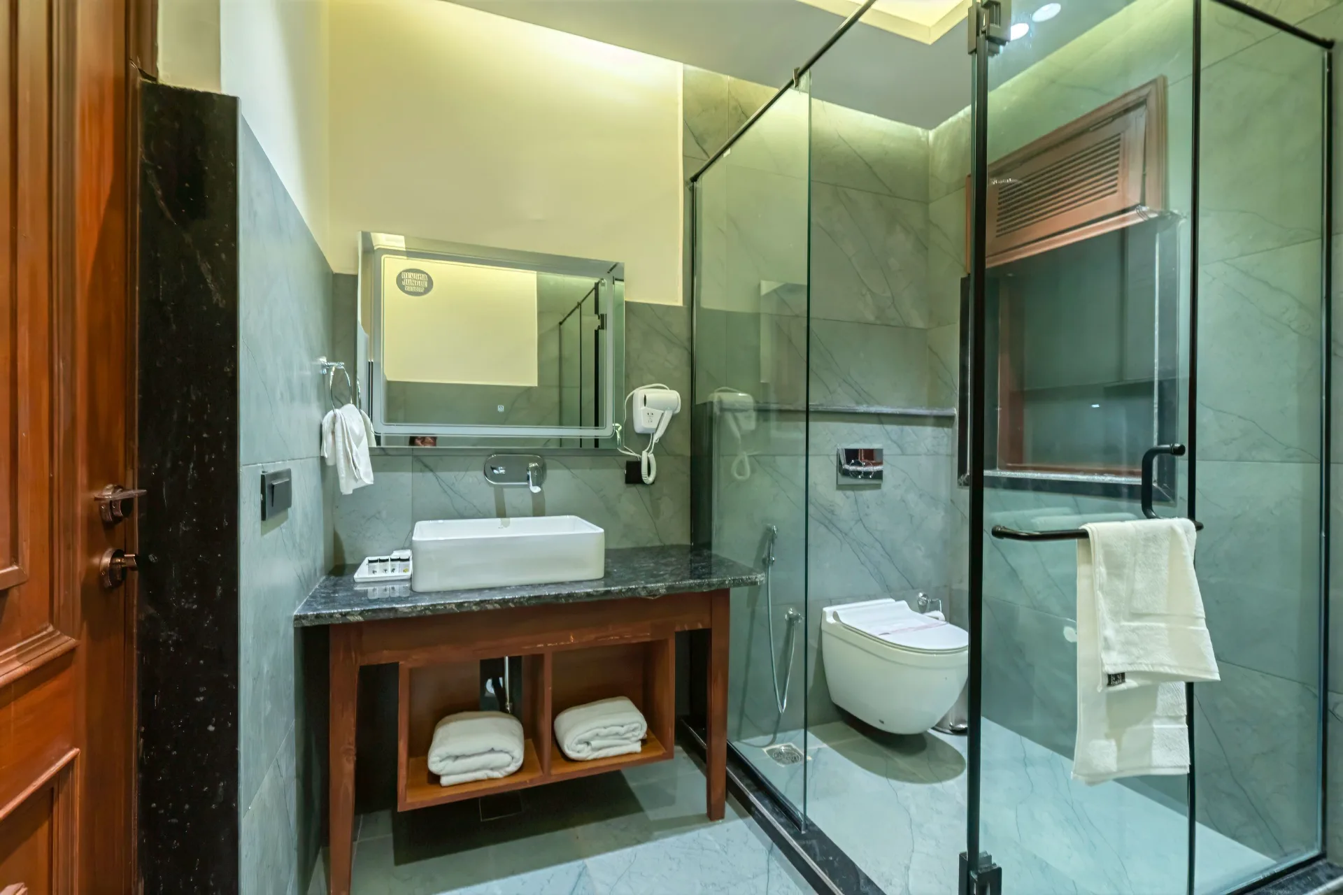 Deluxe Luxury Room - View 5