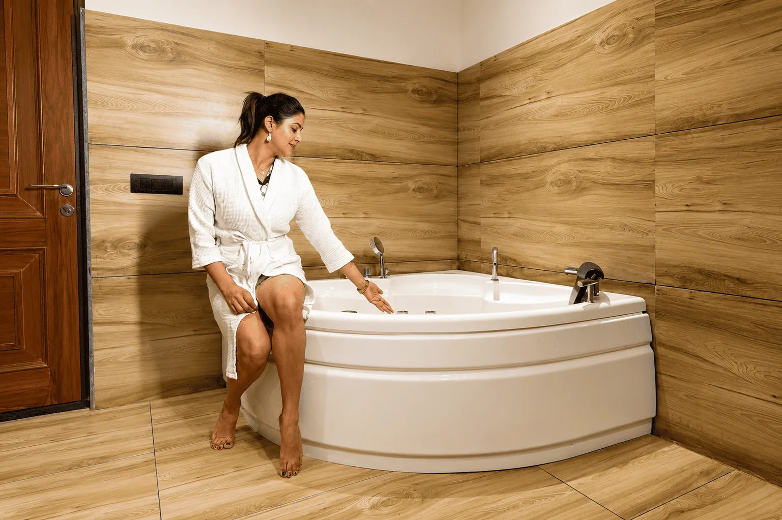 Premium Luxury Room With Jacuzzi - View 5