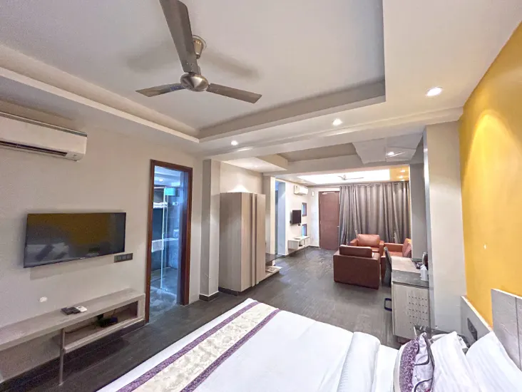 Royal Suite With Jacuzzi - View 3