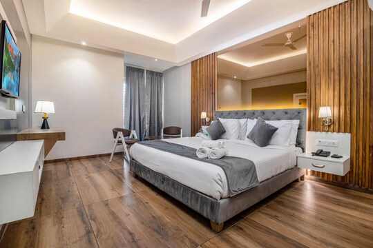 Deluxe Room - View 4