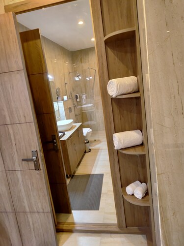 2 Bedroom Suite with Jacuzzi - View 5
