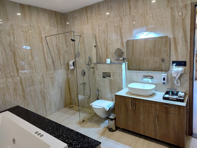 2 Bedroom Suite with Jacuzzi - View 6