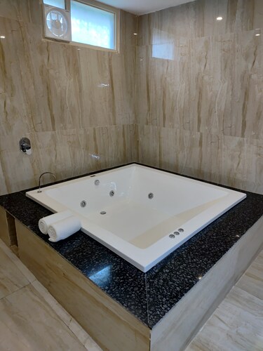 2 Bedroom Suite with Jacuzzi - View 7