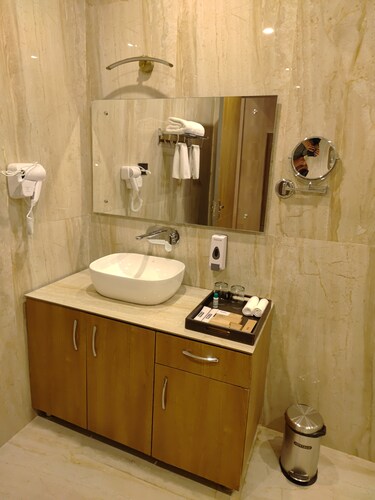 Deluxe Room - View 2