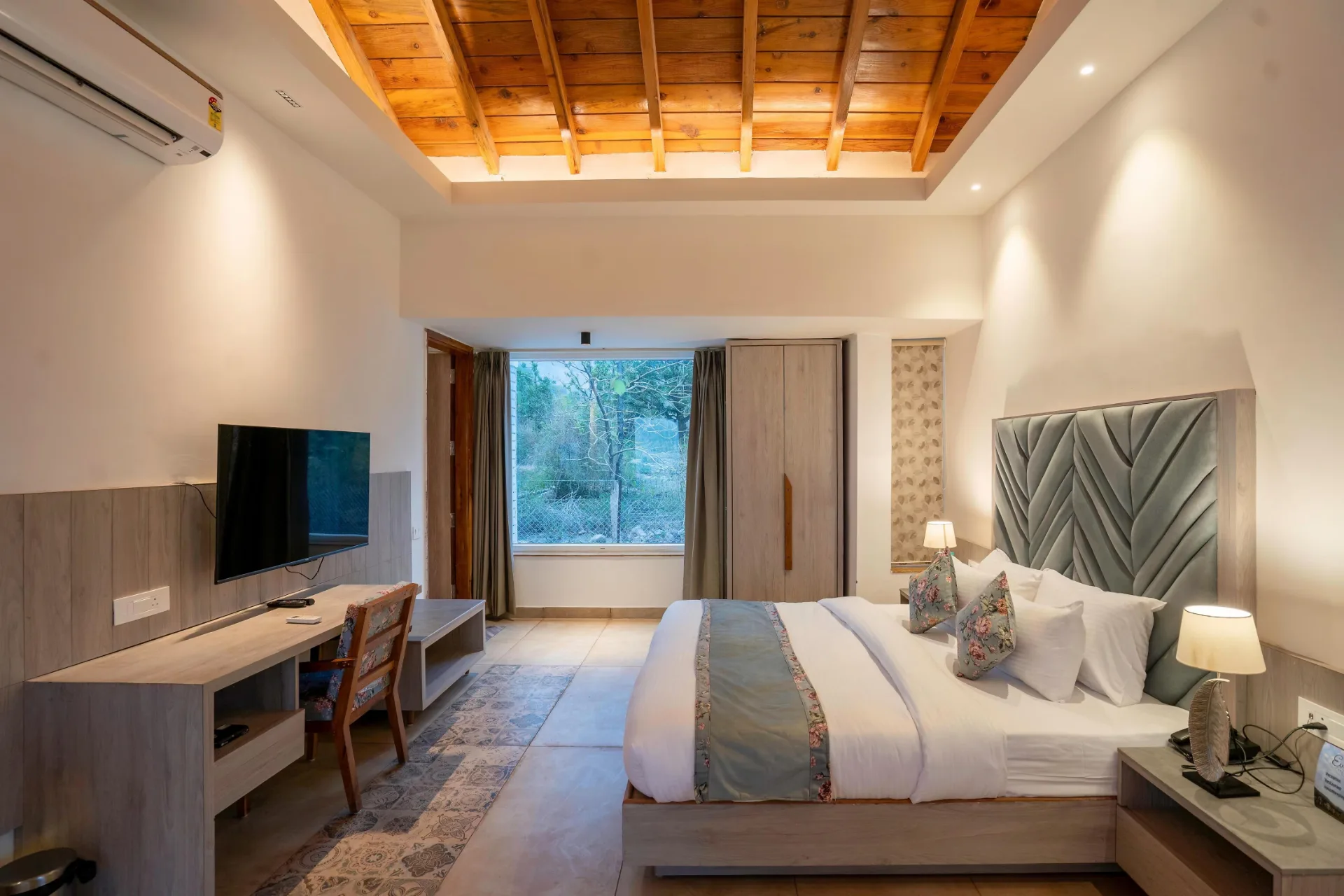 Premium Cottage with Jacuzzi - View 3