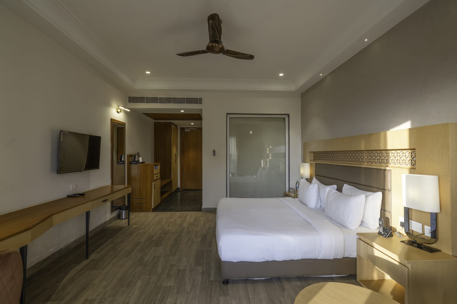 Deluxe Room - View 4