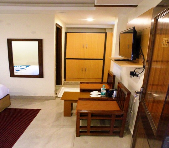  FAMILY ROOM - View 3