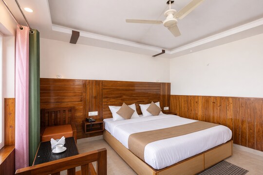 EXECUTIVE ROOM - View 1