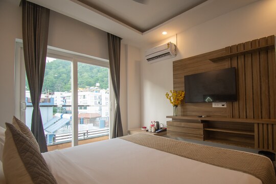 Deluxe Room - View 1