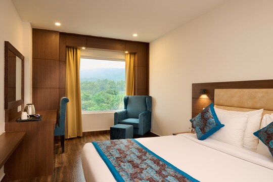 Parrot Suite - View 1