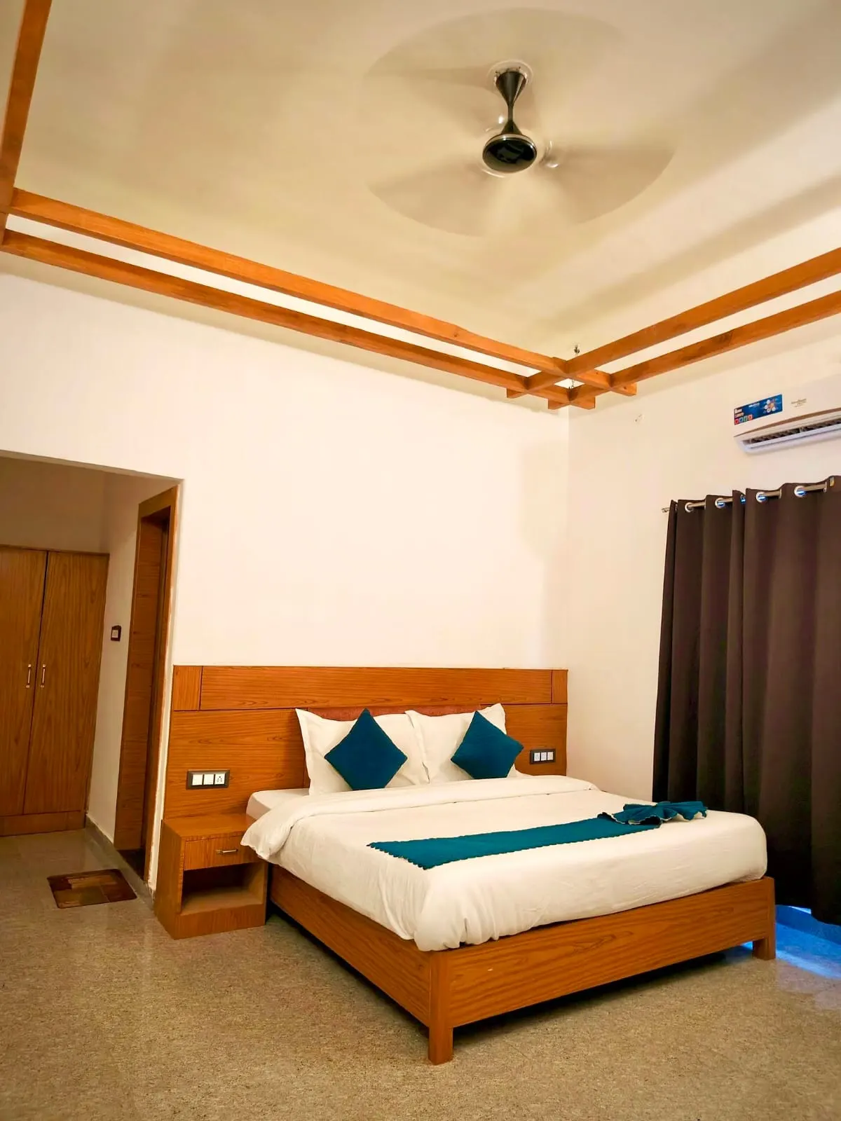 Deluxe Room - View 2