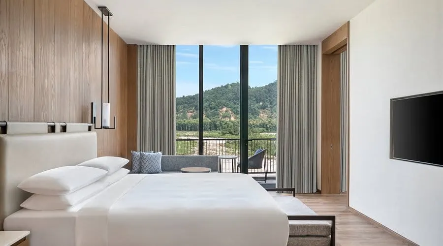 Executive Suite River View with Balcony - View 1