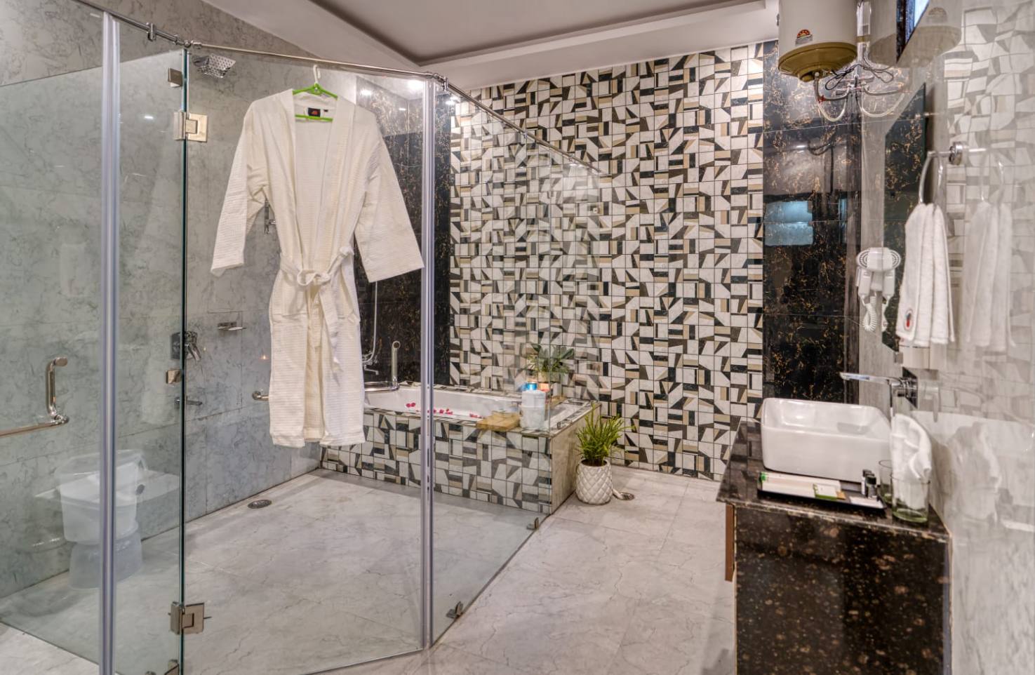 Bath Suite - View 4