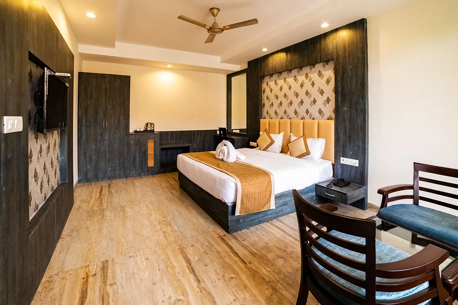 Deluxe Room (Window View) - View 2