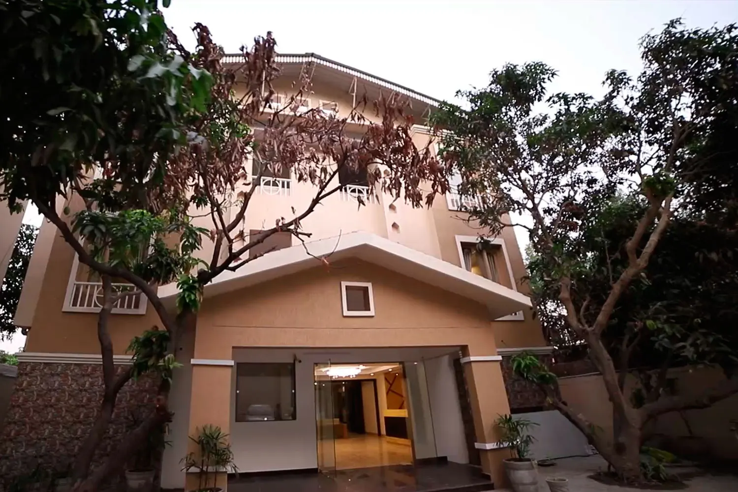 Super Deluxe Room (Balcony & Hill View) - View 2