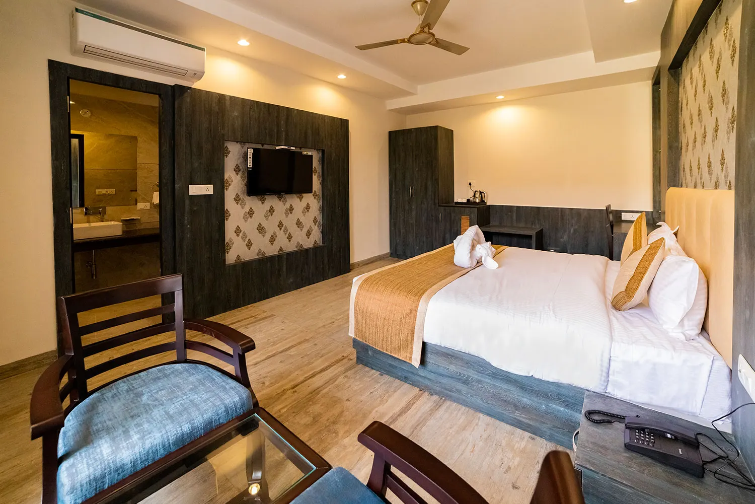 Super Deluxe Room (Balcony & Hill View) - View 3