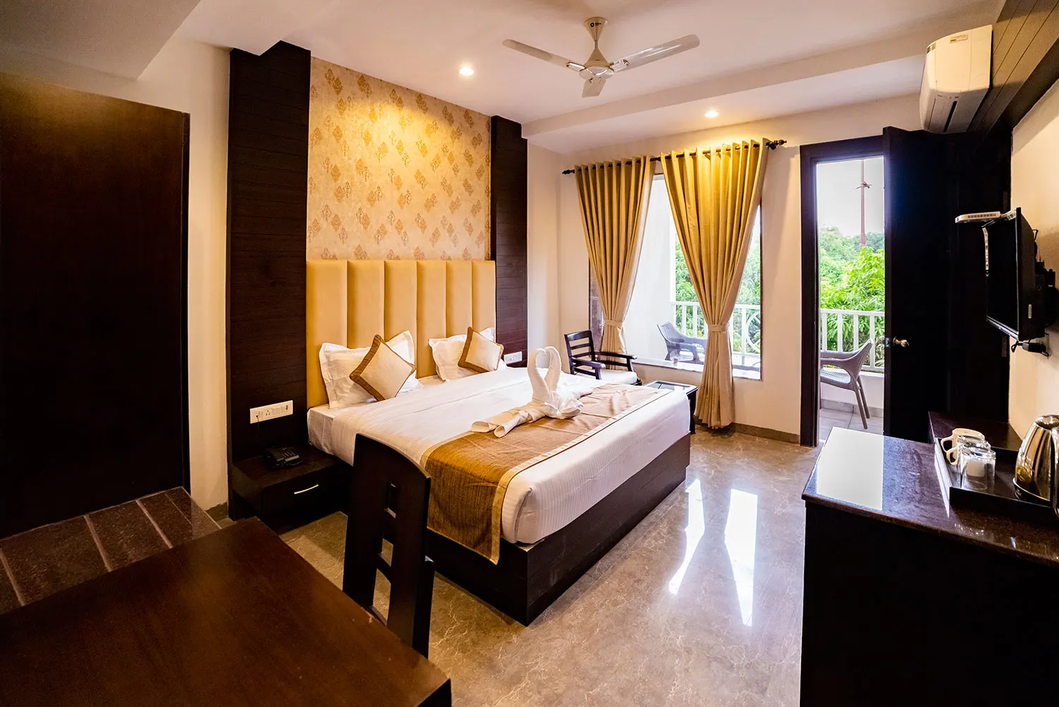 Executive Room (Balcony - Lawn Facing) - View 2