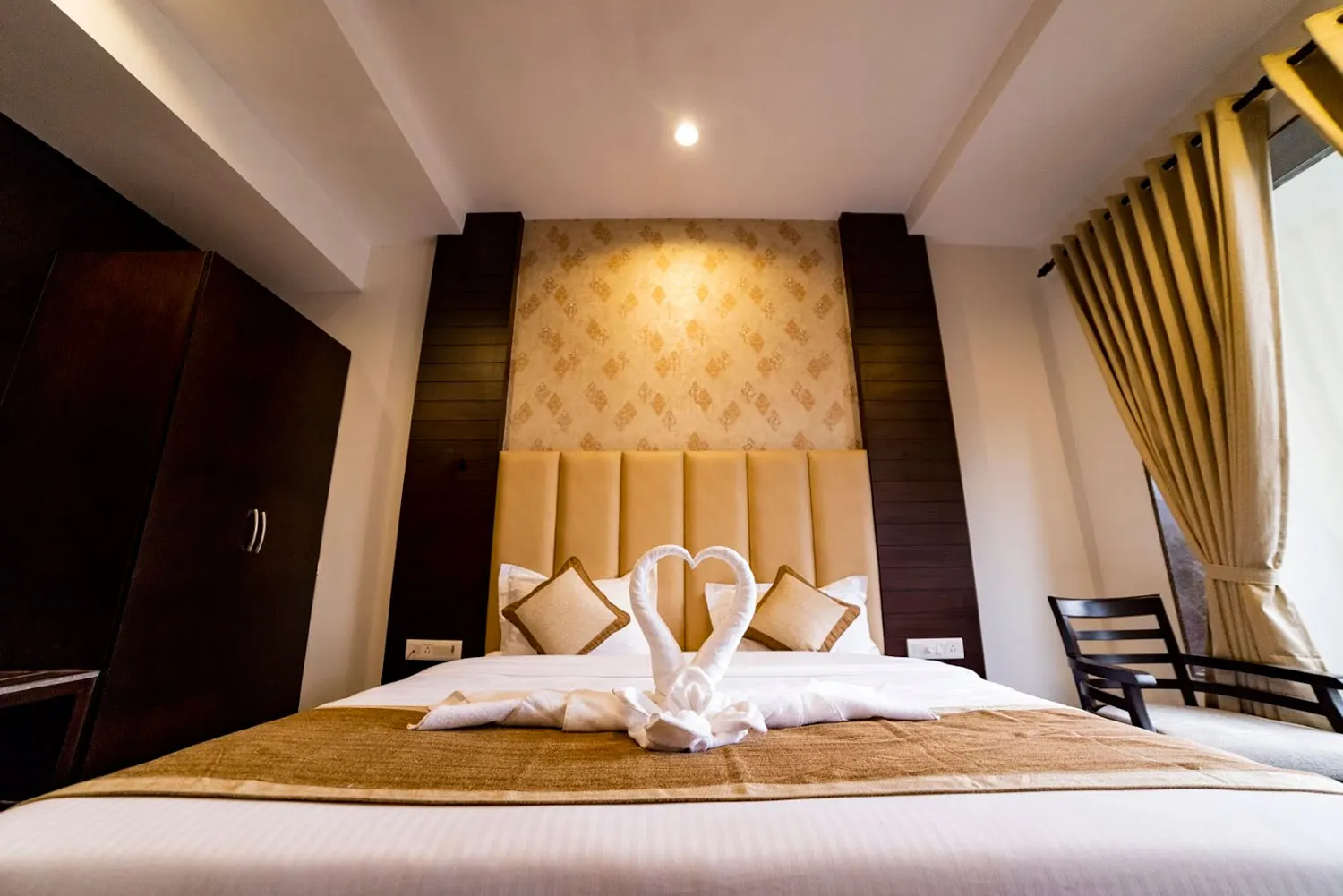 Executive Room (Balcony - Lawn Facing) - View 3